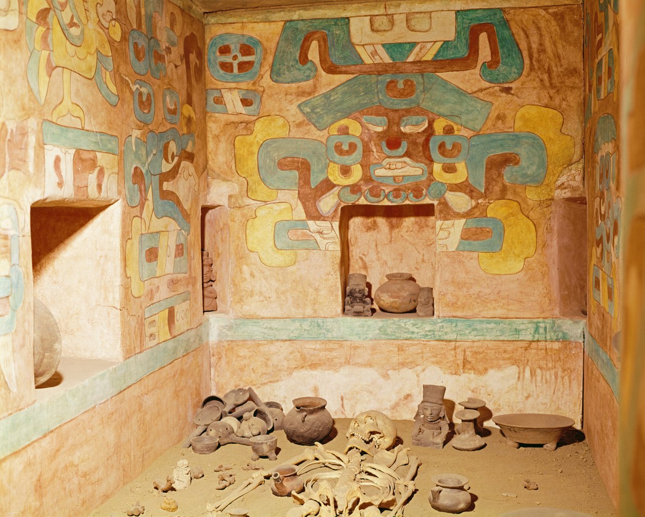 Rekonstruktion von Grab 104 aus Monte Alban, mit einem Skelett von Unknown