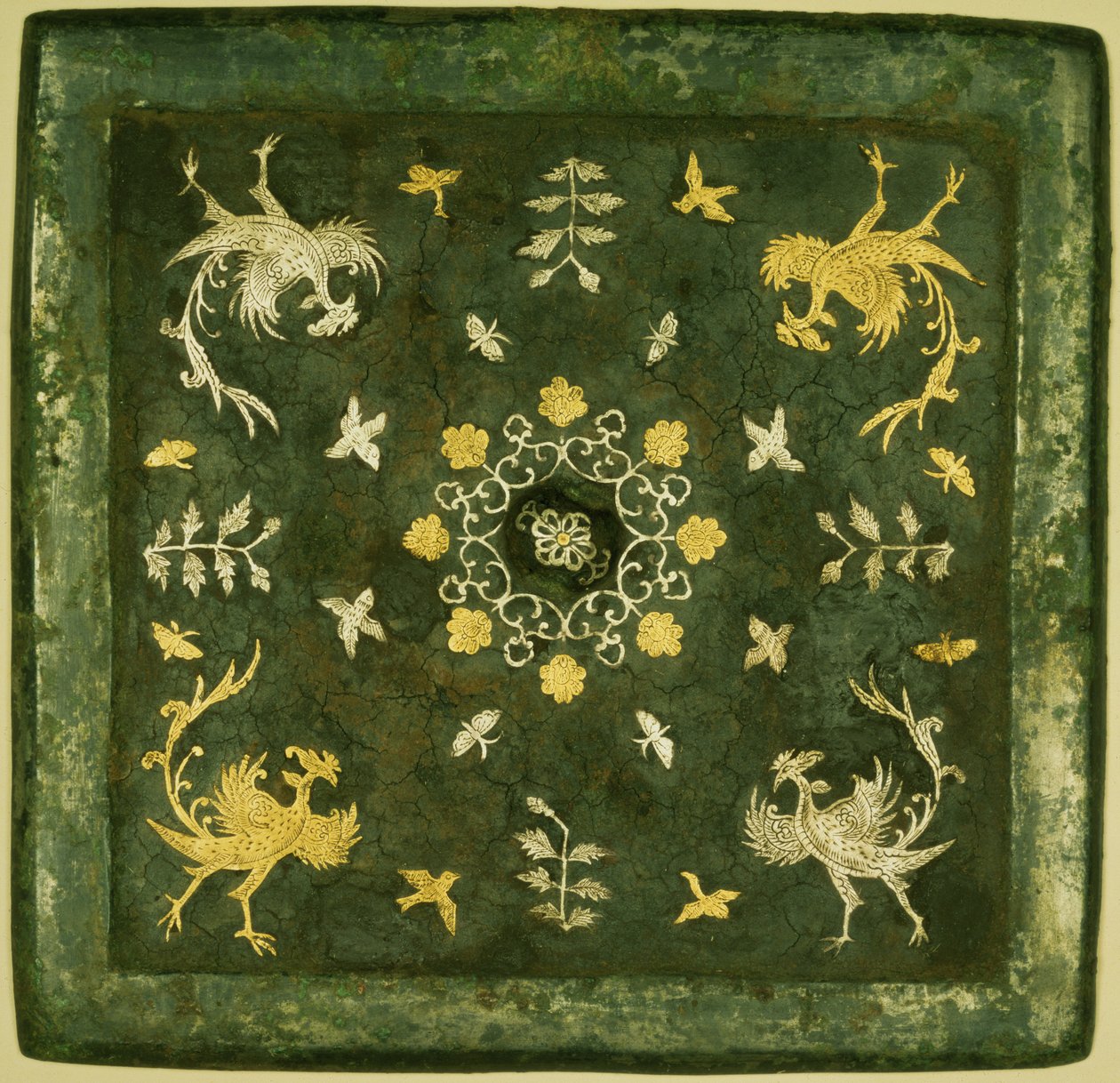 Spiegel, Bronze mit lackierter Rückseite, verziert mit Gold und Silber, Tang-Dynastie (618-906) von Unknown