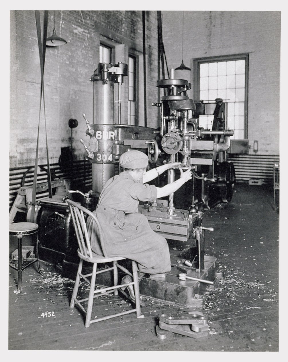 Arbeiterin in einer Fabrik während des Ersten Weltkriegs, um 1917 von American Photographer