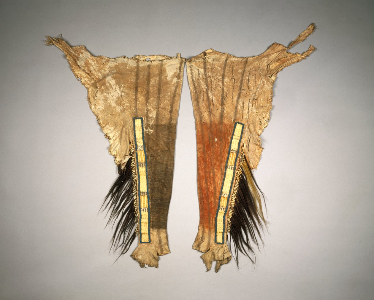 Paar Leggings für die Kriegskleidung des Häuptlings, Sioux, Yantonai, 1801-33 von American School