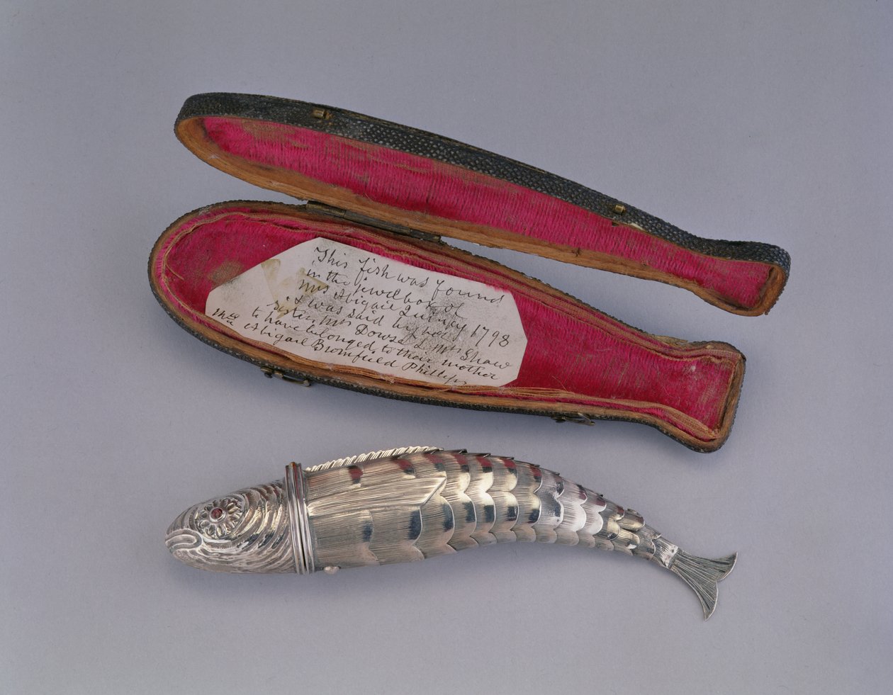 Nähset in Form eines Fisches, 1765-90 von English School