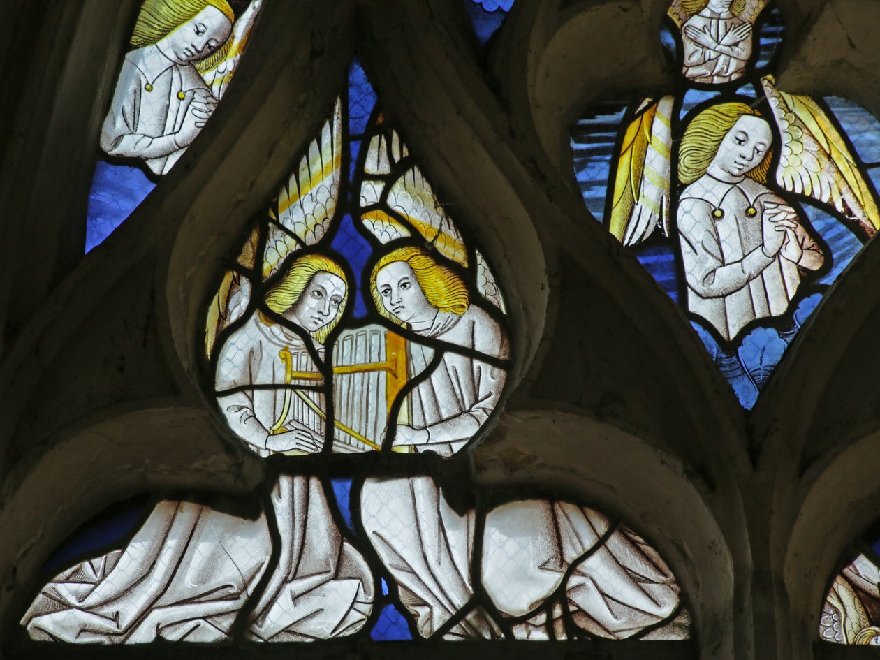 Fenster, das Gott, Engel und darüber das zweite Kommen Christi darstellt von French School