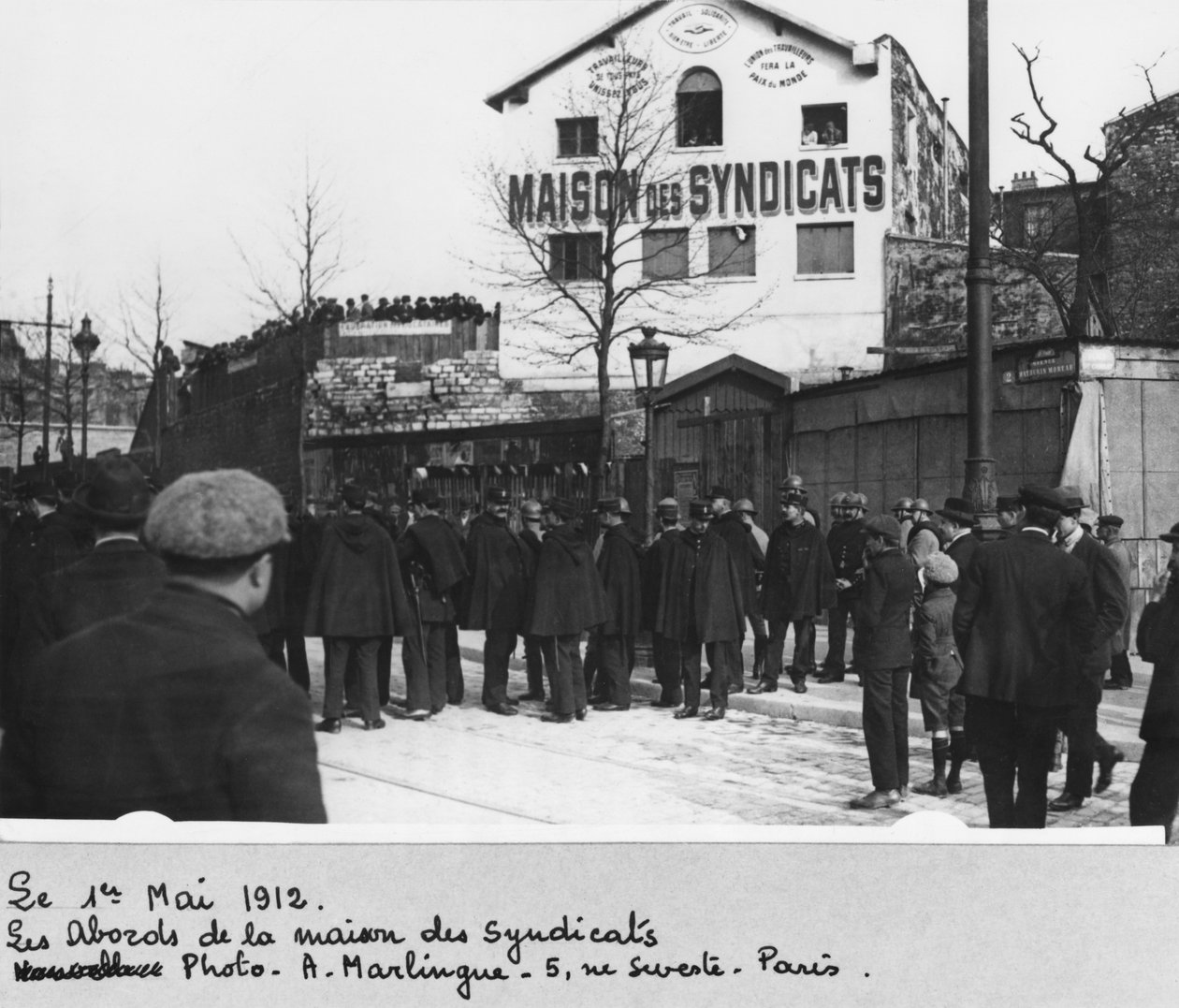 Die Umgebung des Maison des Syndicats, Paris, 1. Mai 1912 von A. Marlingue