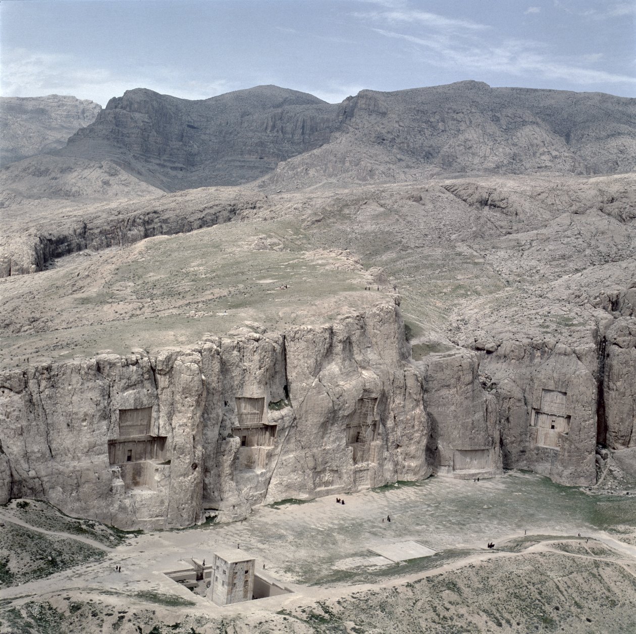 In den Fels gehauene Gräber von Achaemenid