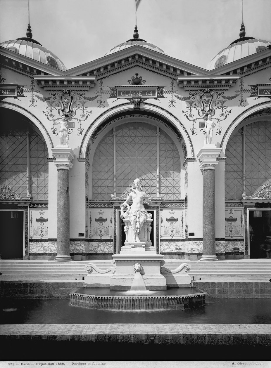 Portikus und Brunnen auf der Weltausstellung, Paris, 1889 von Adolphe Giraudon