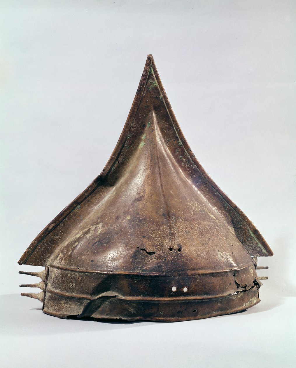 Helm, aus Armancourt von Age Bronze