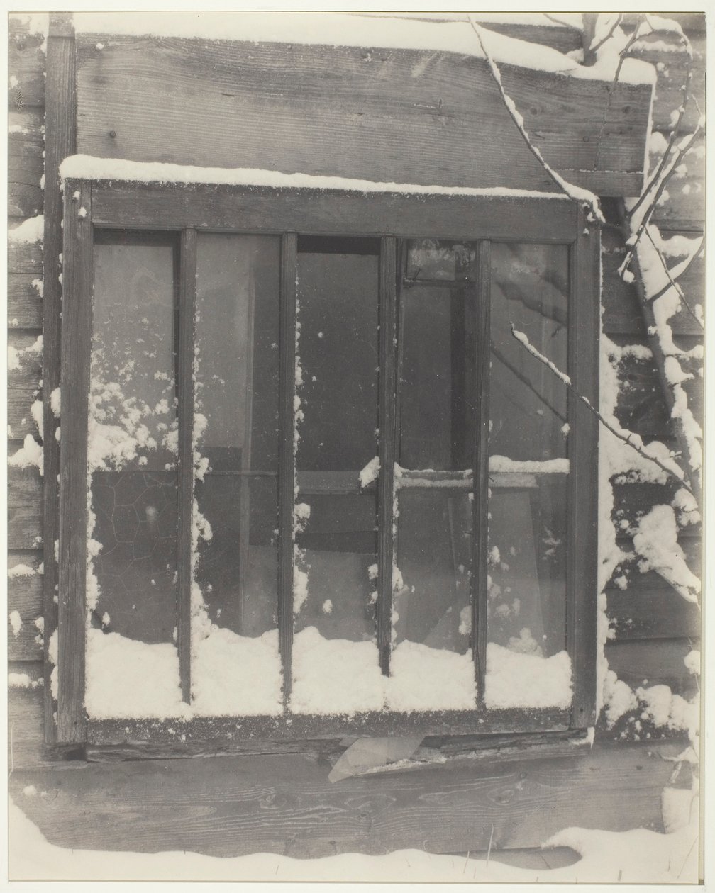 Fenster: Holz, Glas, Schnee von Alfred Stieglitz