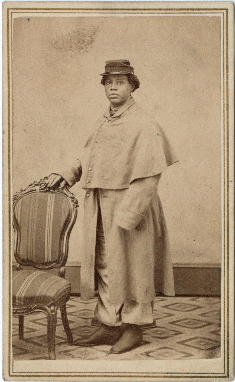 Unidentifizierte afroamerikanische Frau in Uniform von American Photographer