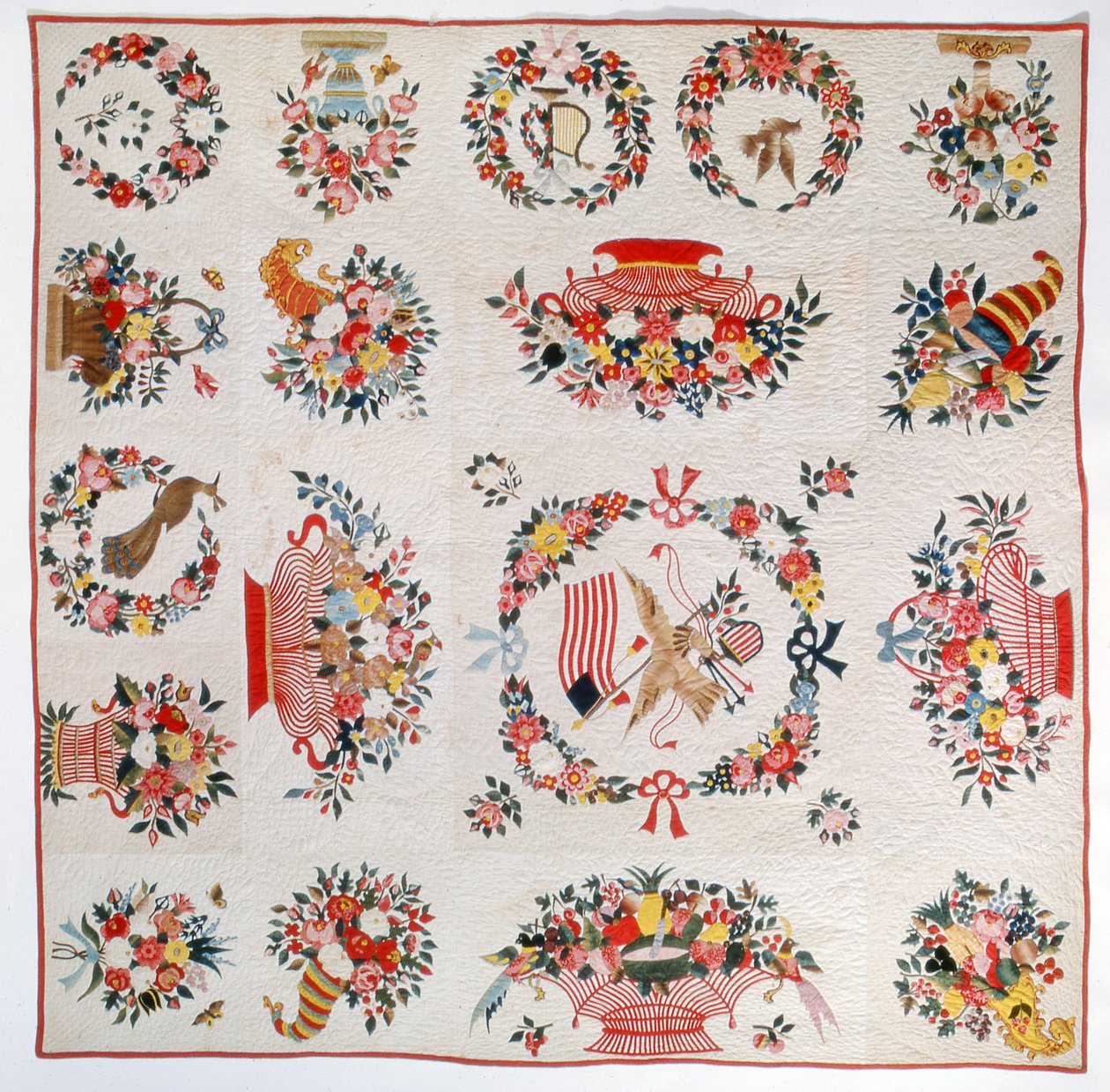 Flaggen- und Blumenquilt, ca. 1860 (Baumwolle) von American School