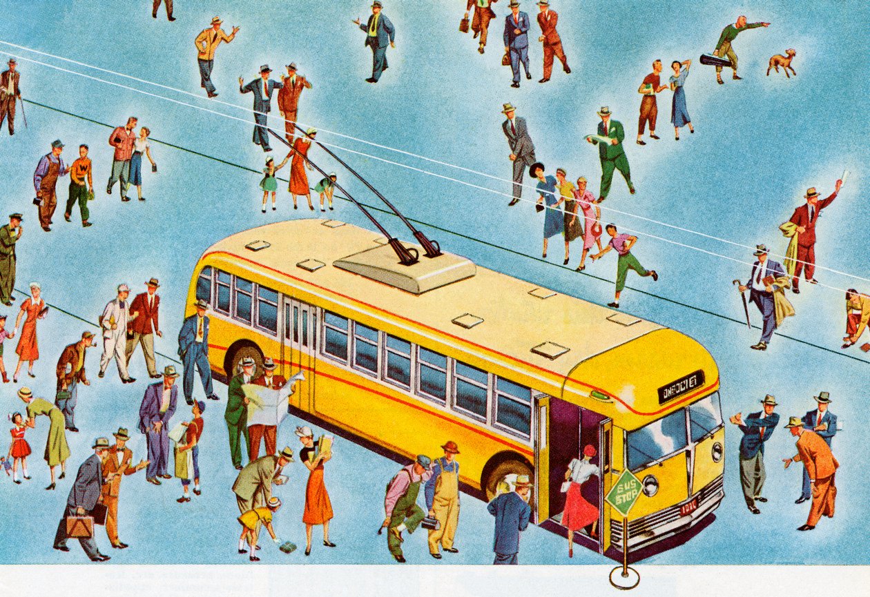 Fußgänger steigen in einen Stadtbus ein von American School