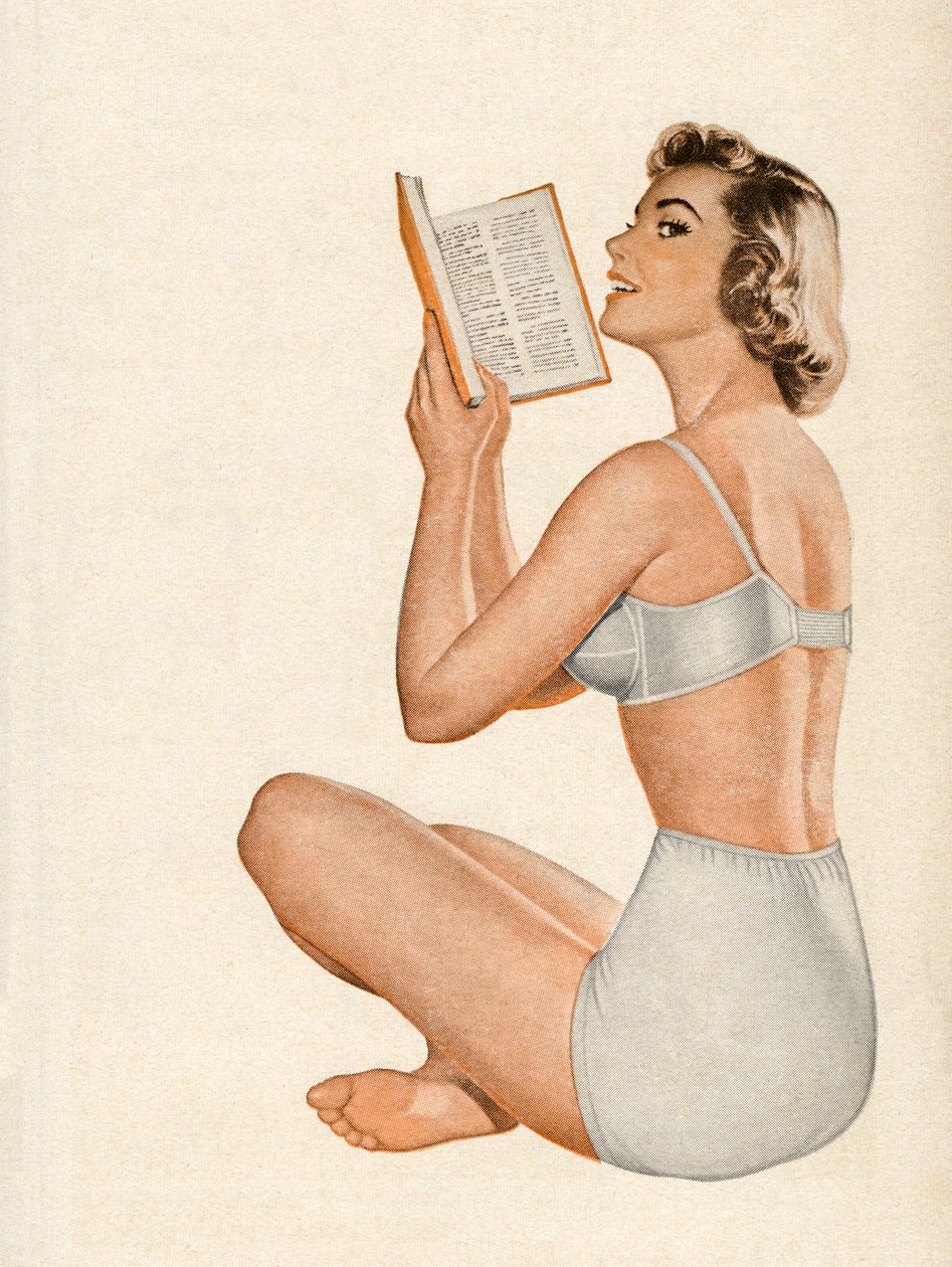 Frau in Unterwäsche sitzt und liest ein Buch von American School