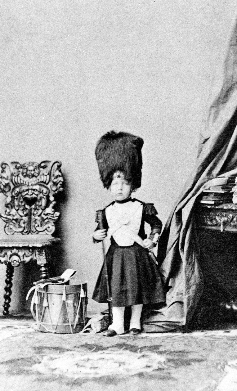 Der Prinz Imperial in der Uniform eines Trommlers der Grenadier Guards, ca. 1860 von Andre Adolphe Eugene Disderi