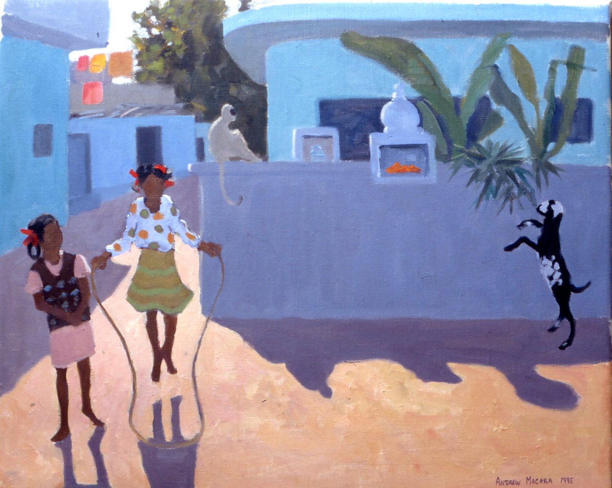 Mädchen beim Seilspringen, Affe und Ziege, Indien von Andrew Macara