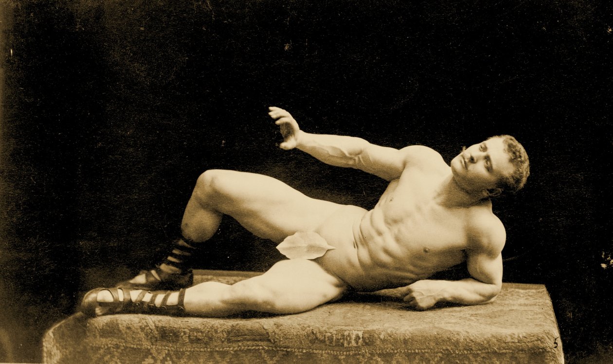 Eugen Sandow, in klassischer antiker griechisch-römischer Pose mit einem Feigenblatt, ca. 1894 von Benjamin J. Falk