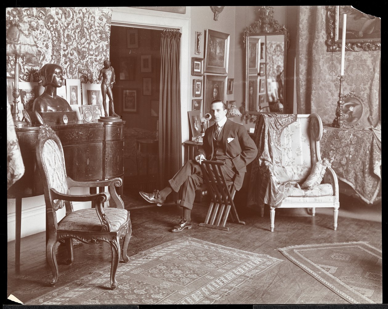 Malcolm Strauss in seinem Studio in New York, ca. 1895 (Silbergelatineabzug) von Byron Company