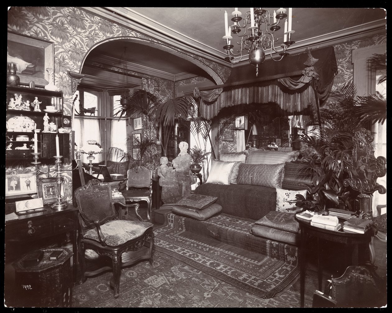 Wohnzimmer in der Residenz von Elsie de Wolfe in der 122 East 17th Street, New York, 1895 oder 1896 von Byron Company