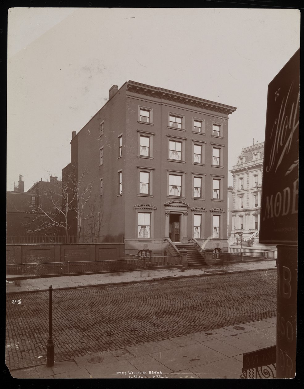 Die Residenz von Mrs. William Astor, 5th Avenue und 34th Street, New York, 1894 von Byron Company