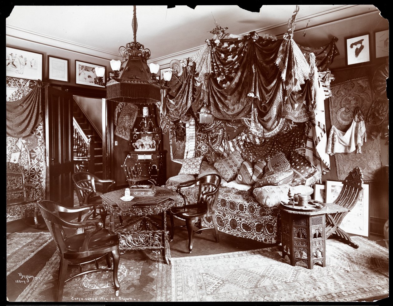 Das Innere der Residenz von Lillian Russell, New York, 1904 von Byron Company