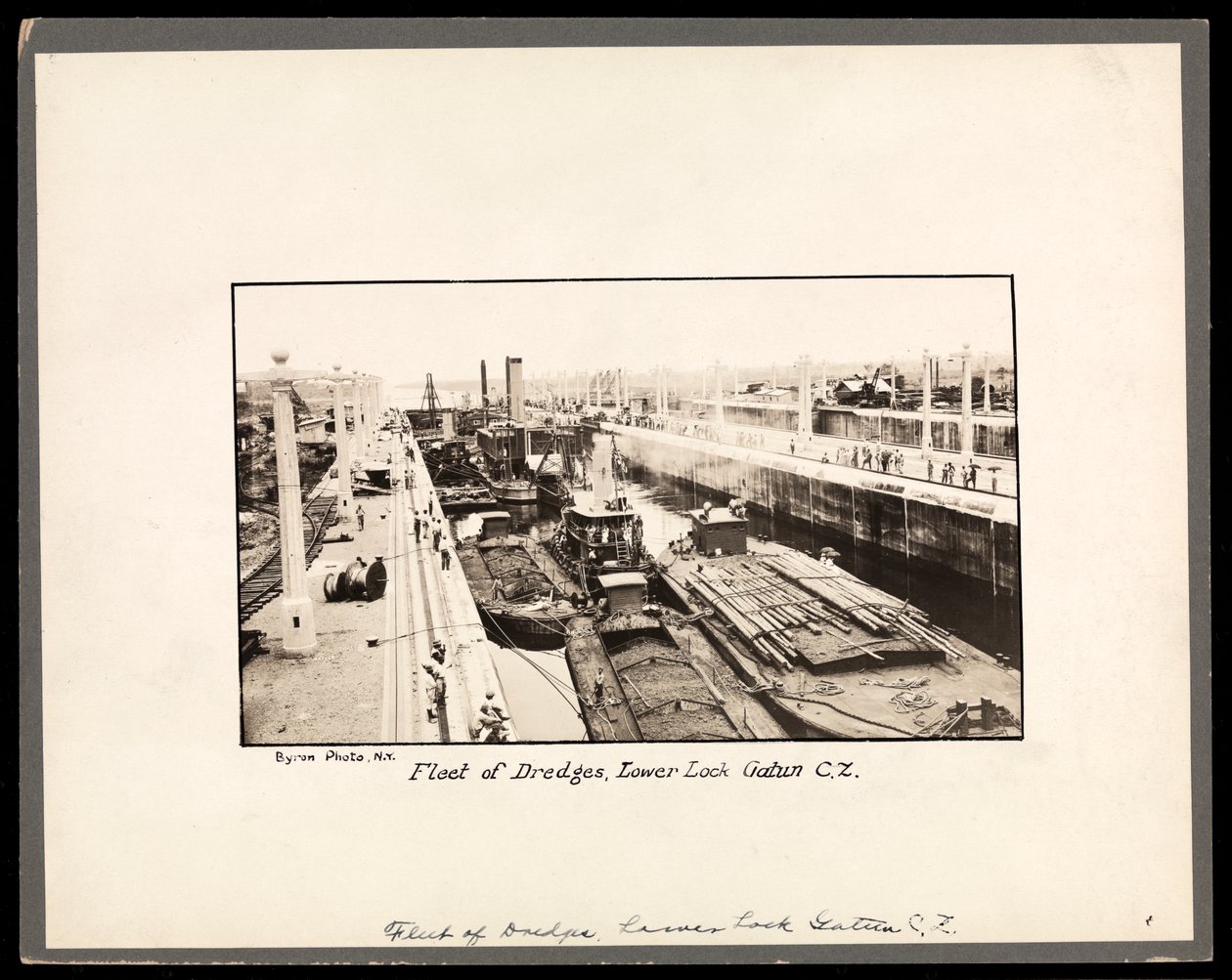 Ansicht der Gatun-Schleusen am Panamakanal während des Baus, 1912 oder 1913 von Byron Company