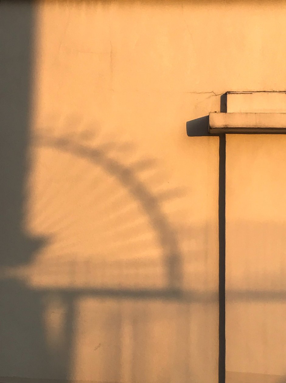 Komposition - Architektur - Schatten, 2019 von Cécile Jamet