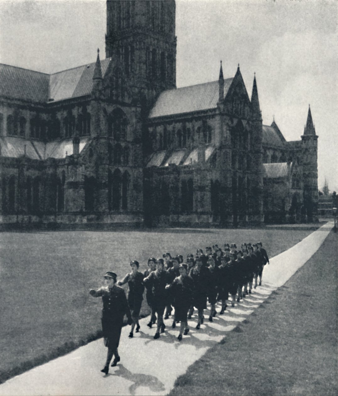 Kirchenparade, 1941 von Cecil Beaton