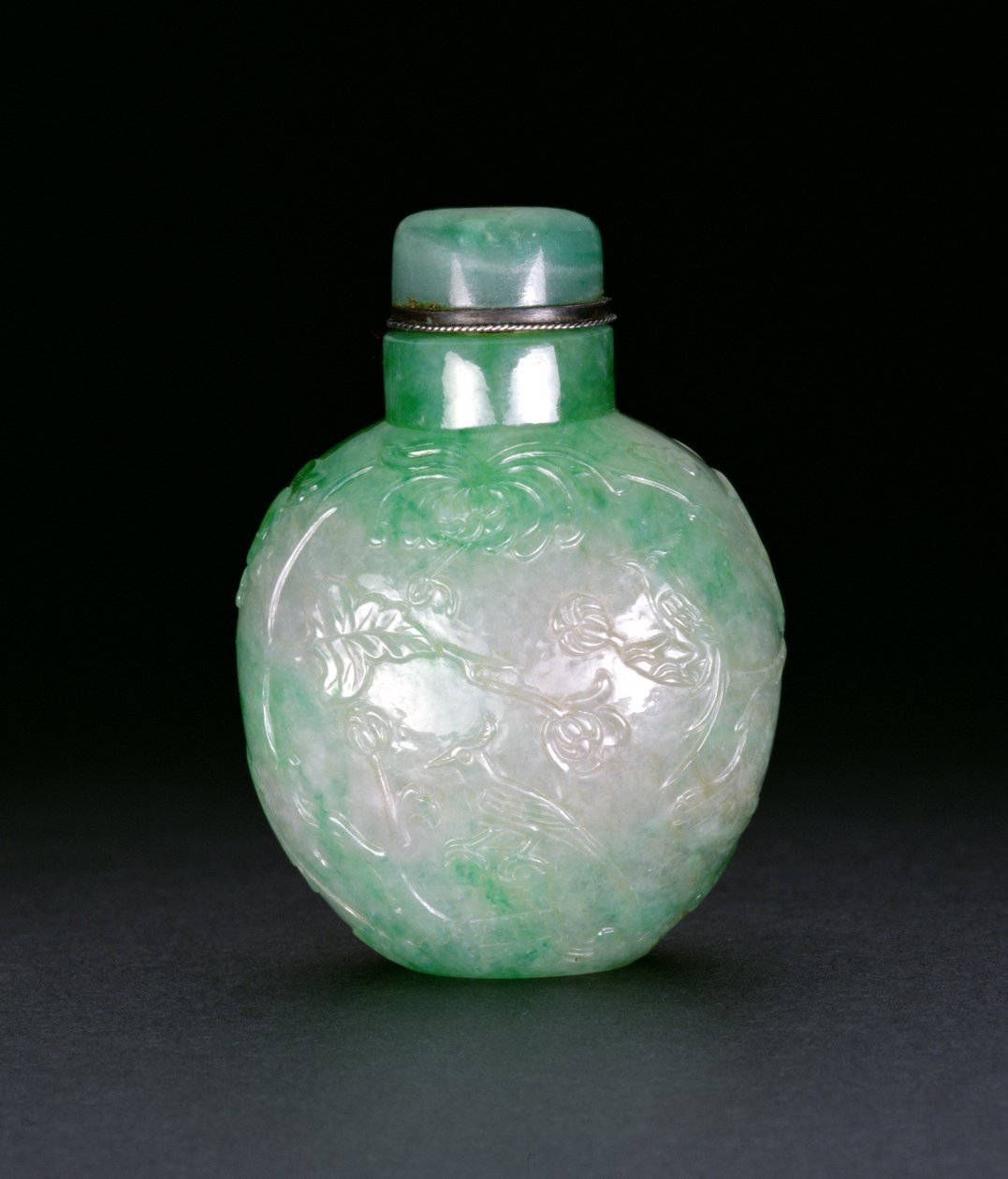Flasche verziert mit Fasanen und einem Schmetterling, ca. 1780-1850 (Jade) von Chinese School