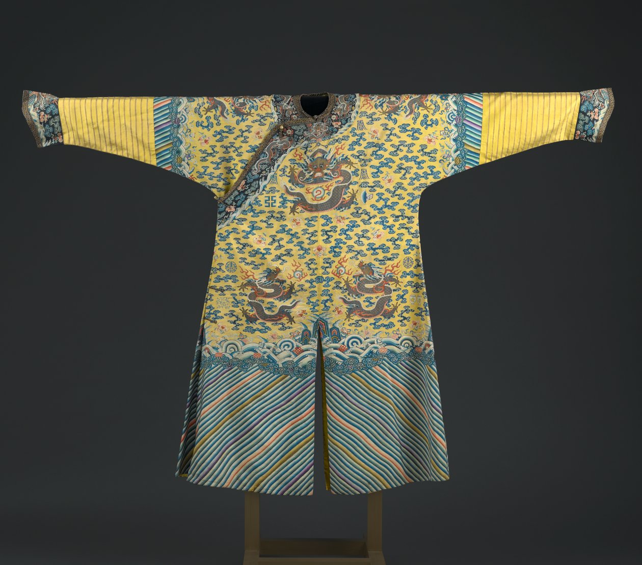 Kaiserrobe mit Knöpfen von Chinese School