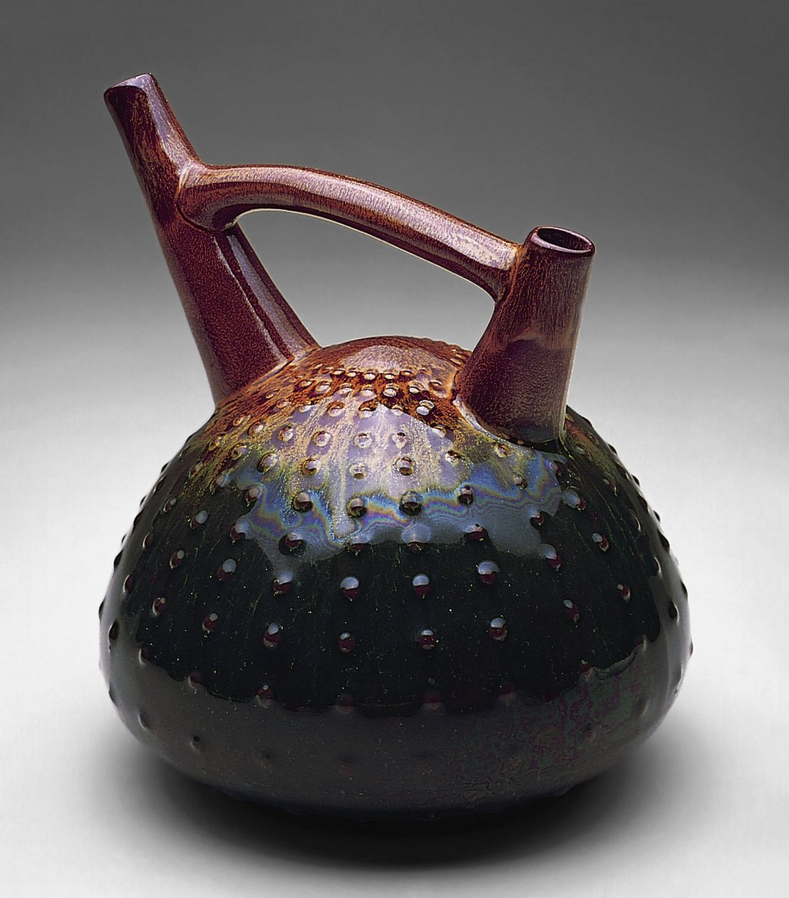 Doppelgeschnäbeltes Seeigelgefäß, ca. 1879-1882 von Christopher Dresser