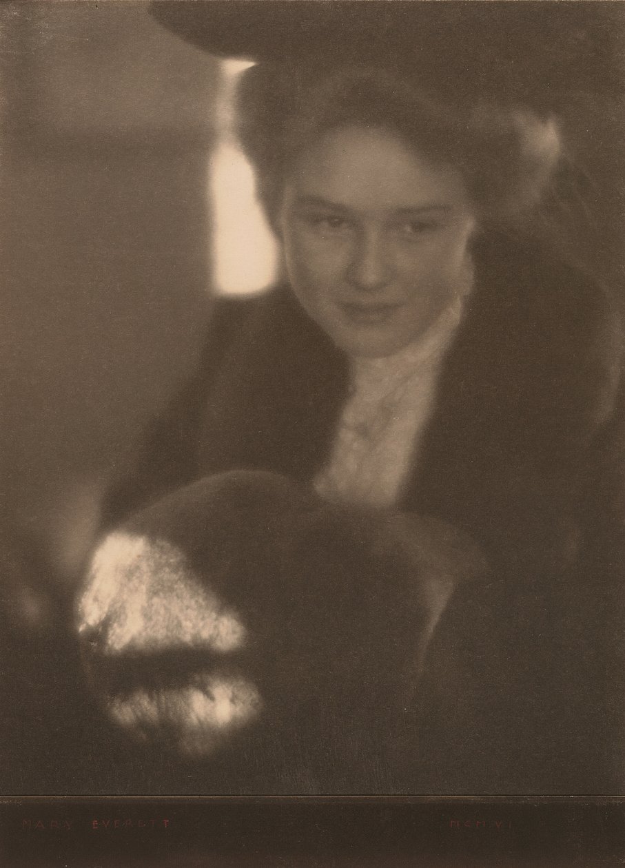 Mädchen mit Muff, 1906 von Clarence H White