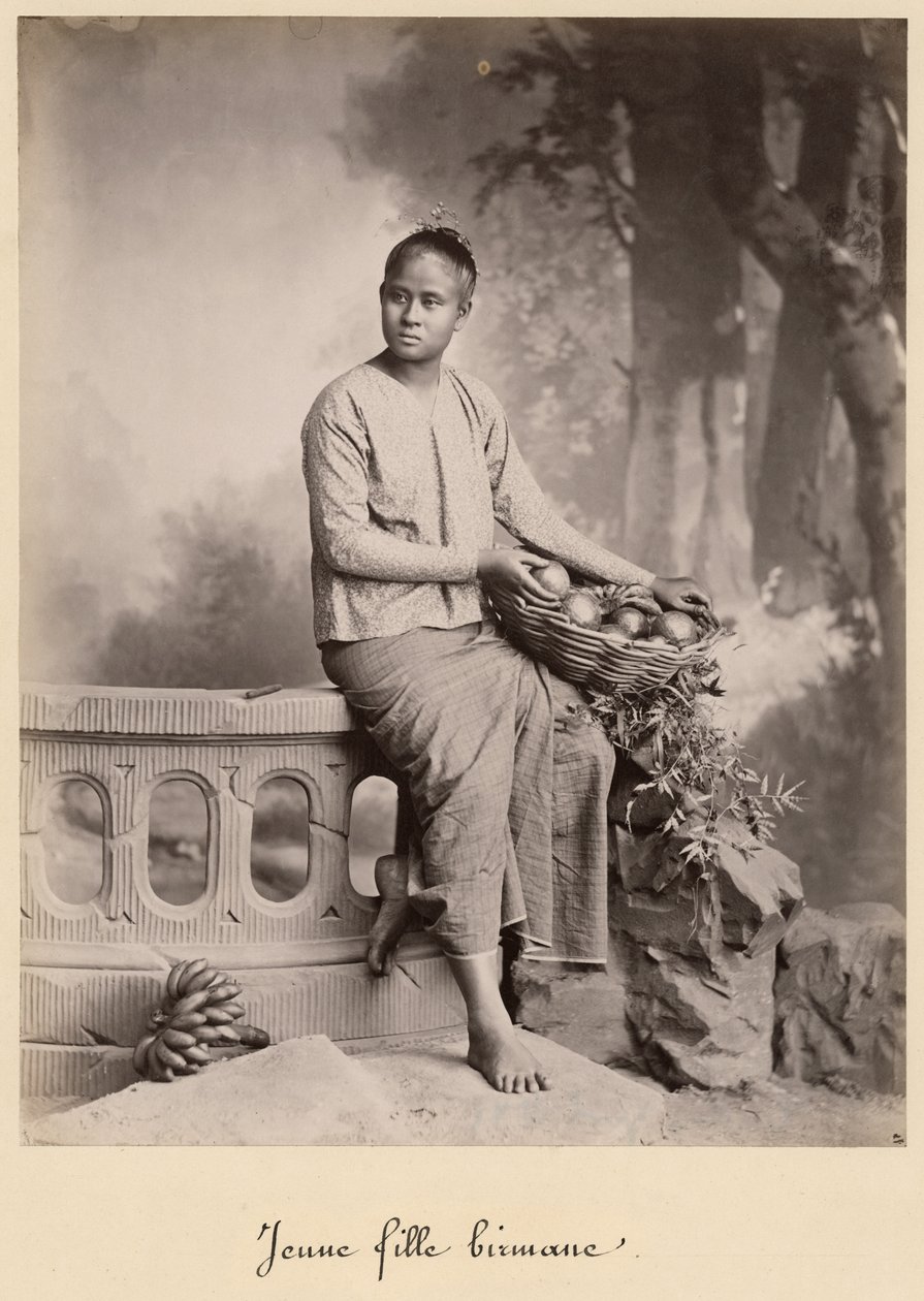 Junge burmesische Mädchen, ca. 1880 (Albumindruck von einem Glasnegativ) von Colin Roderick Murray