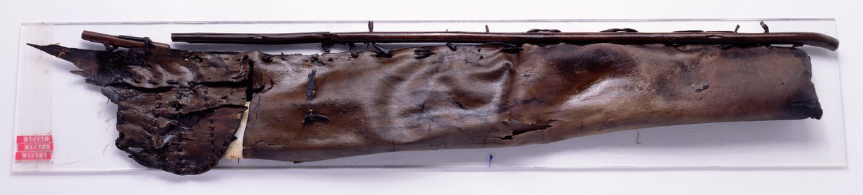 Köcher gefunden beim Ötzi-Eismann (Gamsleder) von Copper Age