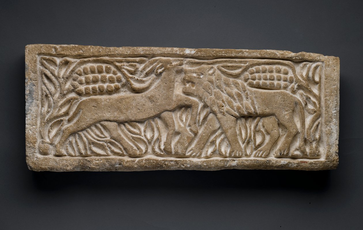 Löwe greift eine Antilope an, aus Ägypten von Coptic Coptic
