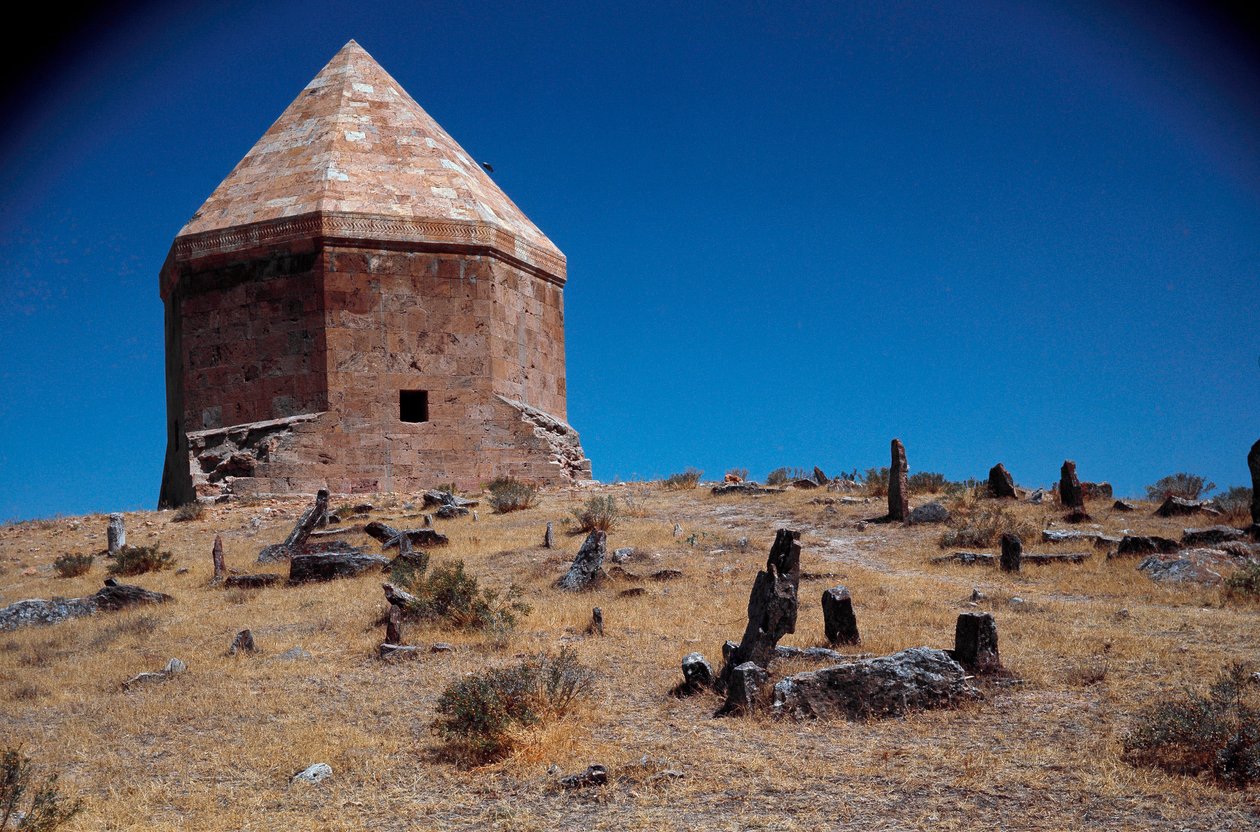 Anonymes Mausoleum auf dem alten Friedhof von Dynasty Seljuq