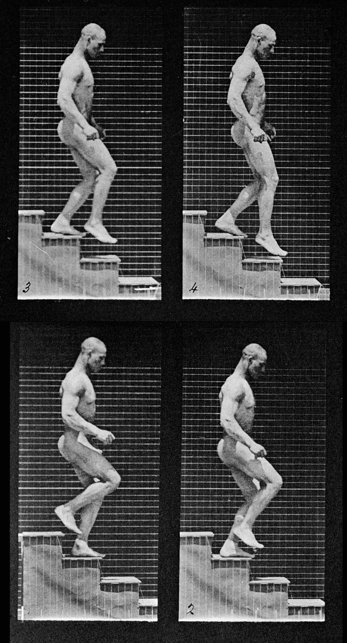 Mann, der Treppen hinuntergeht, aus 