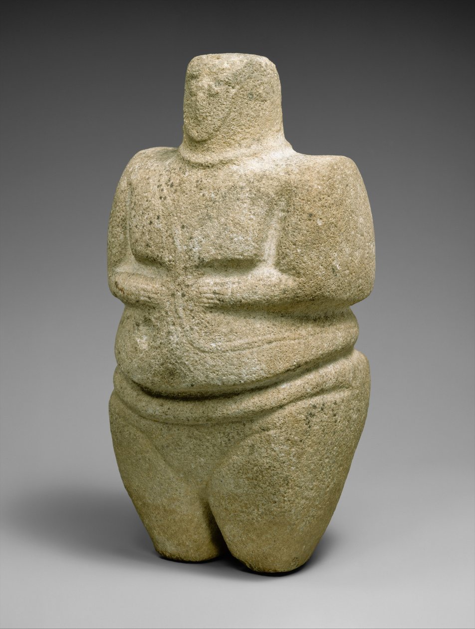 Stehende weibliche Figur mit Riemen und Halskette von Early Bronze Age