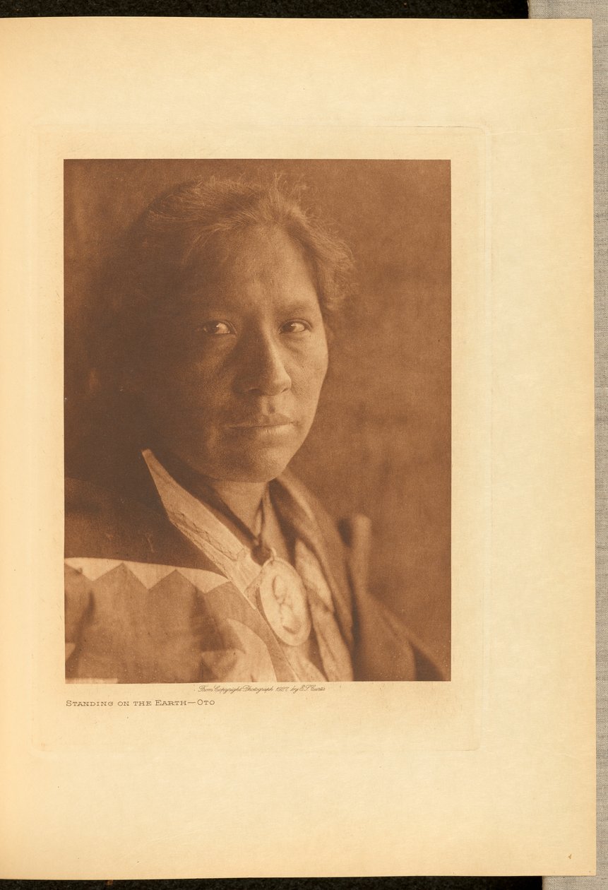 Stehend auf der Erde - Oto von Edward S. Curtis