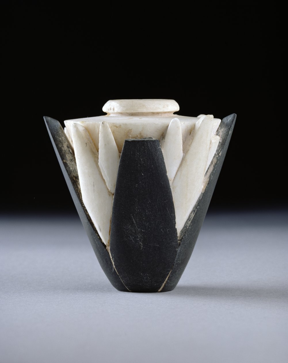 Lotuskrug, Frühdynastische Periode (ca. 2950-ca. 2575) von Egyptian