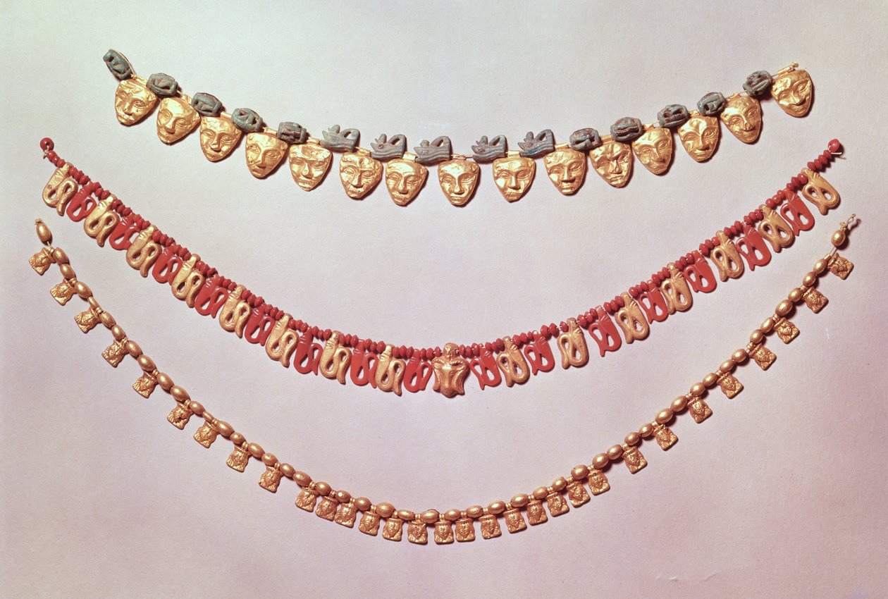 Drei Halsketten (Gold und Halbedelsteine) von Egyptian