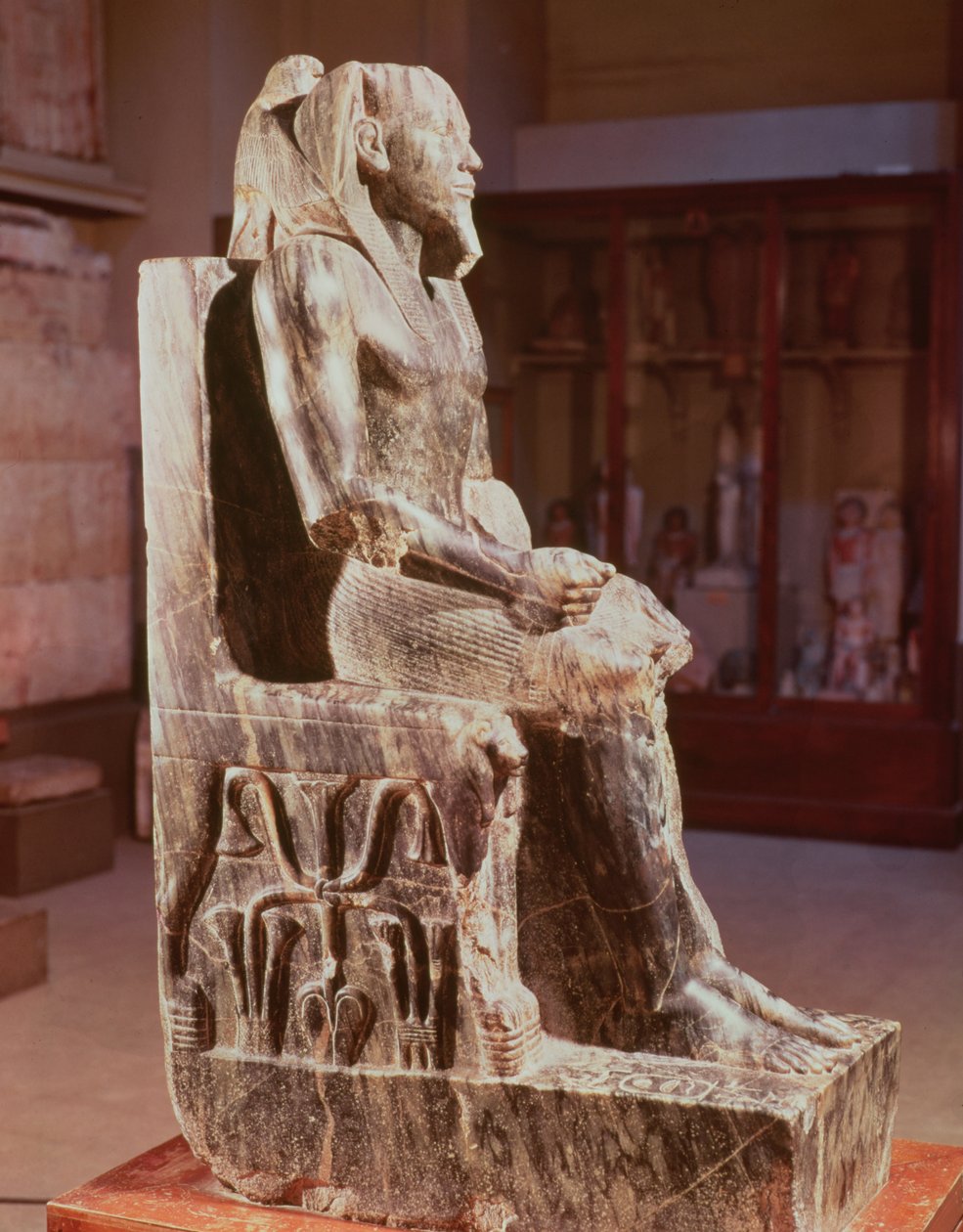 Statue von Khafre (2520-2494 v. Chr.) thronend, aus dem Taltempel der Pyramide von Khafre in Gizeh, Altes Reich, ca. 2540-2505 v. Chr. von Egyptian 4th Dynasty