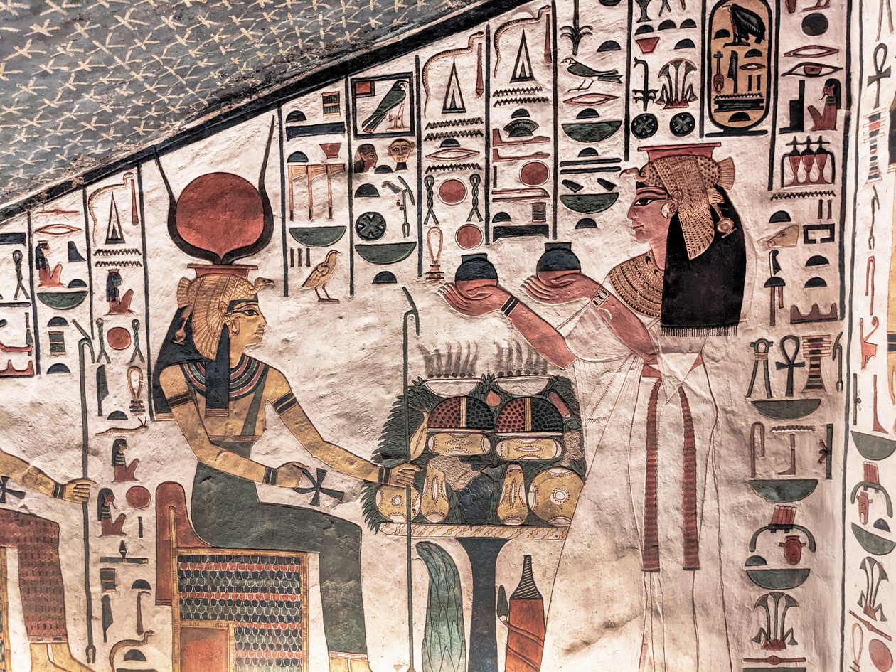 Königin bietet rituelle Vasen an (Wandmalerei) von Egyptian 19th Dynasty