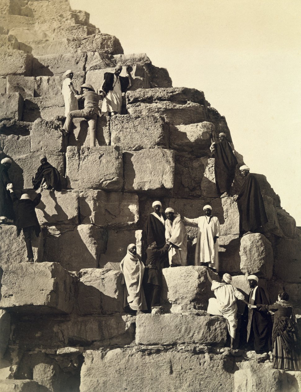 Besteigung der Pyramiden, 1878 von English Photographer