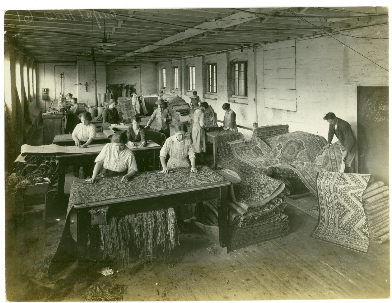 Fertigungsraum, Teppichraum, 1923 von English Photographer