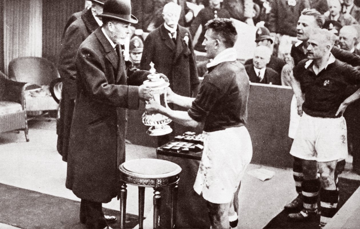 König George verleiht den FA Cup von English Photographer