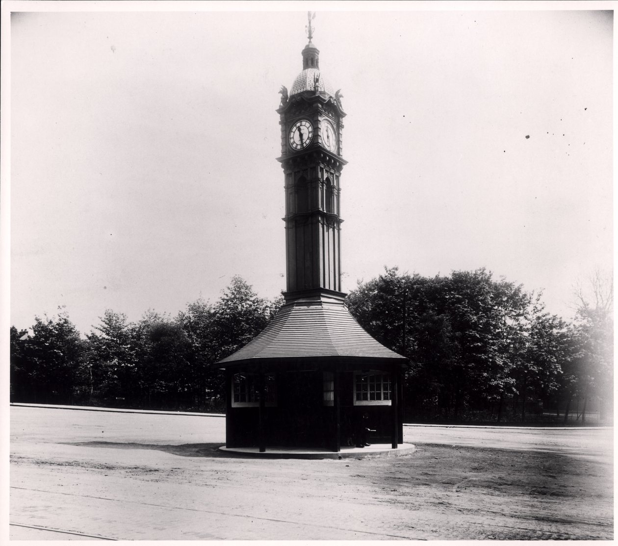 Oakwood-Uhr, hergestellt von Potts & Sons, ursprünglich in der Kirkgate Market Hall, Leeds, 1914 von English Photographer