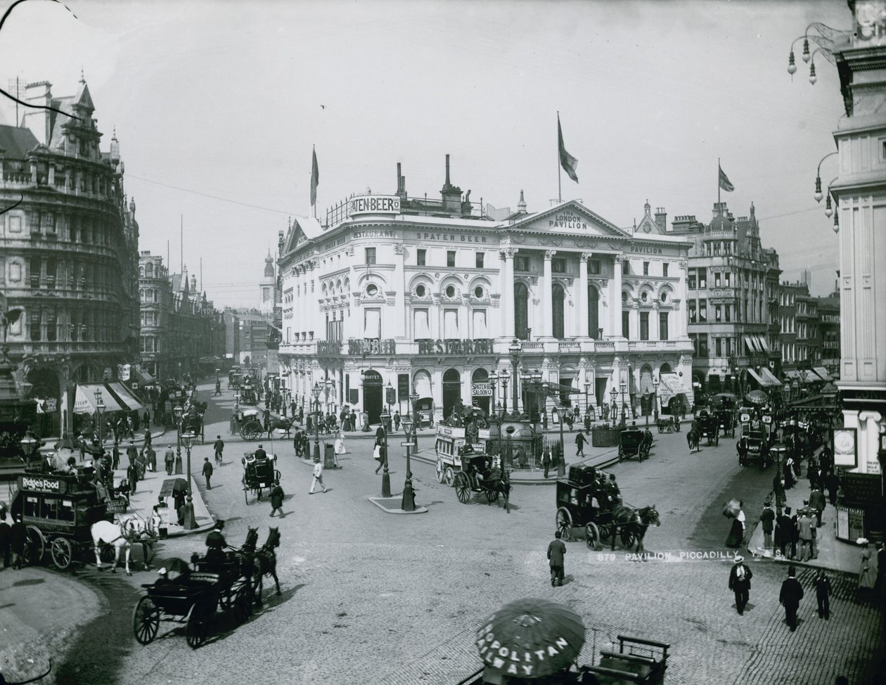 Pavillon, Piccadilly, London von English Photographer