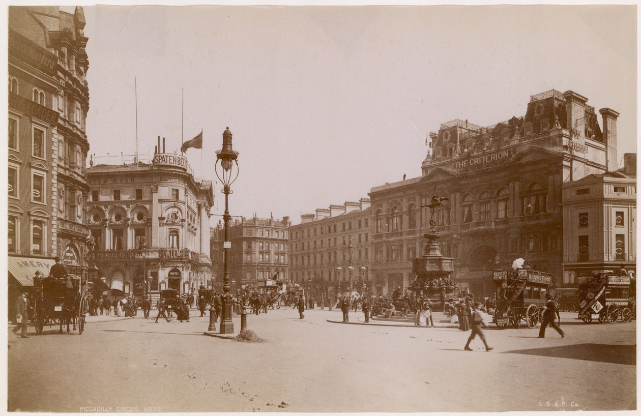 Piccadilly Circus, London von English Photographer