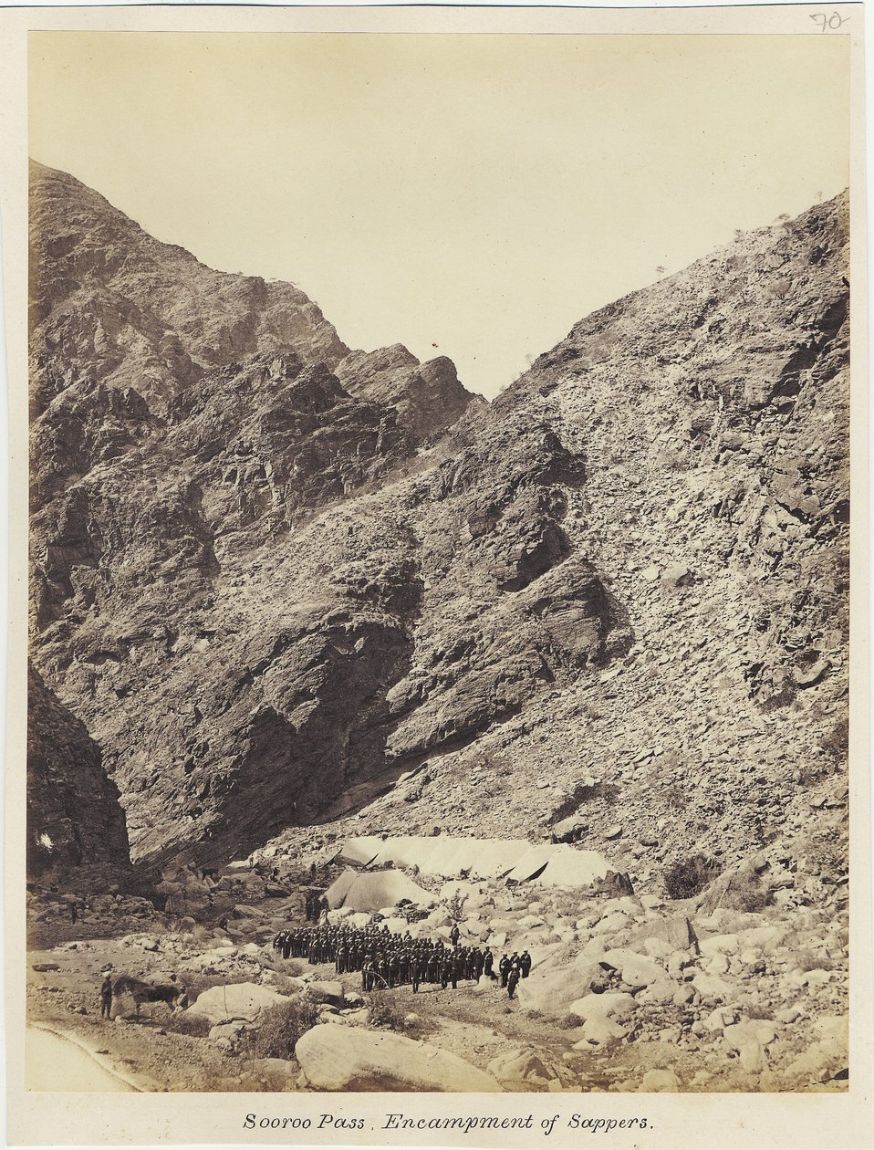 Soroo-Pass, Lager der Pioniere, von der Fotografischen Einheit der Royal Engineers unter Sergeant John Harold, 1868 von English Photographer