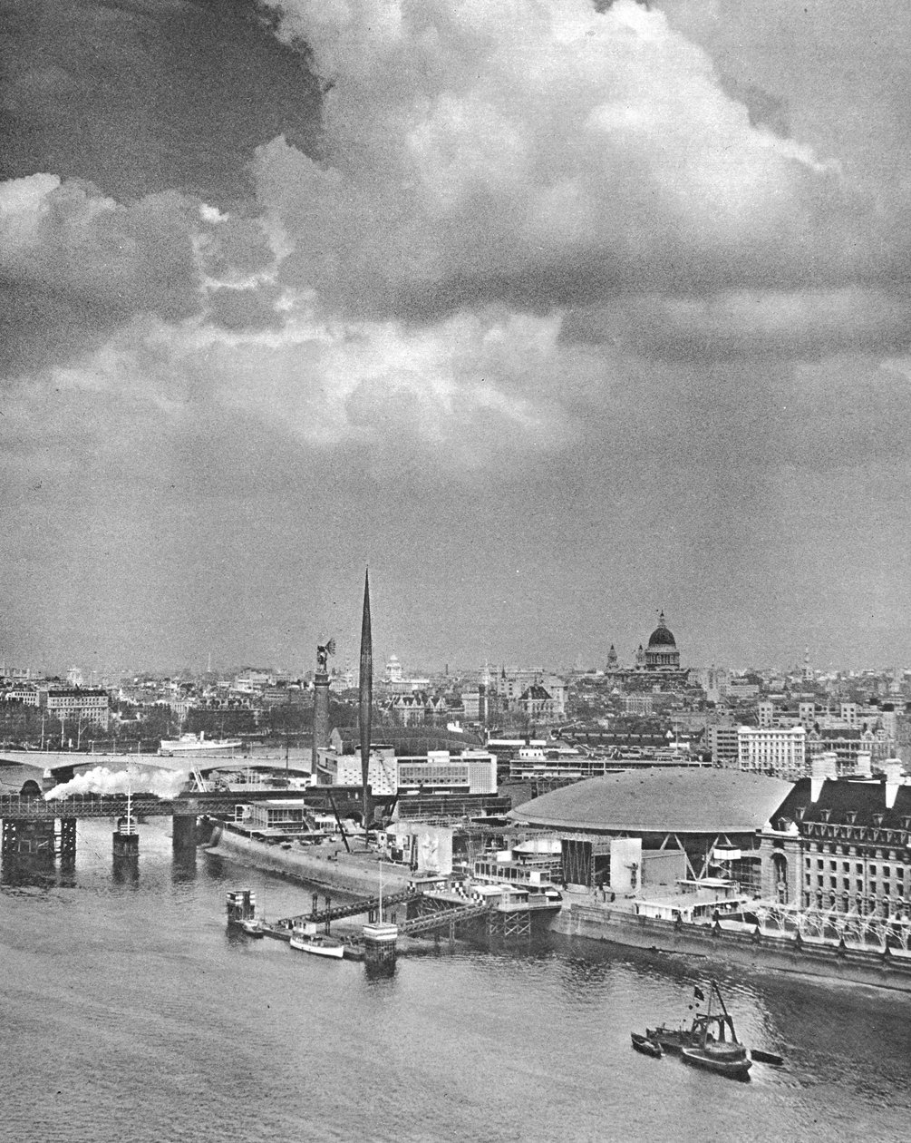 Southbank, 1951 von English Photographer
