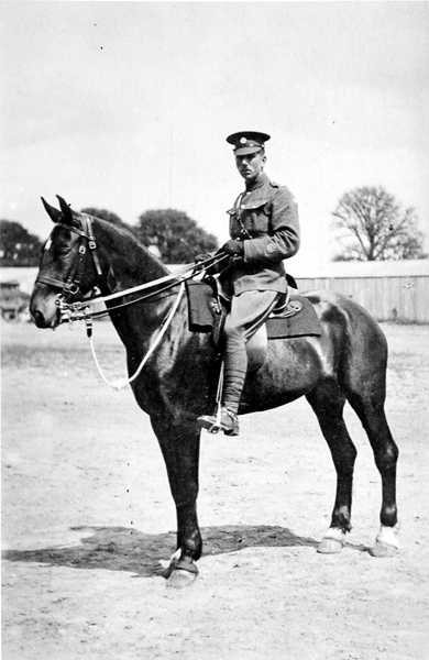 Stabsfeldwebel Major B.E.G Freeman auf Spider, Canterbury 1918 von English Photographer