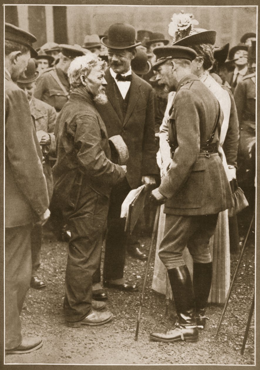 Der König und die Königin sprechen mit einem alten Schiffbauer in Birkenhead von English Photographer